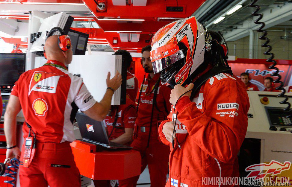 Kimi Räikkönen se prepara para dispuatar la carrera de china