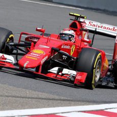 Kimi Räikkönen completa un gran arranque de carrera y acaba cuarto