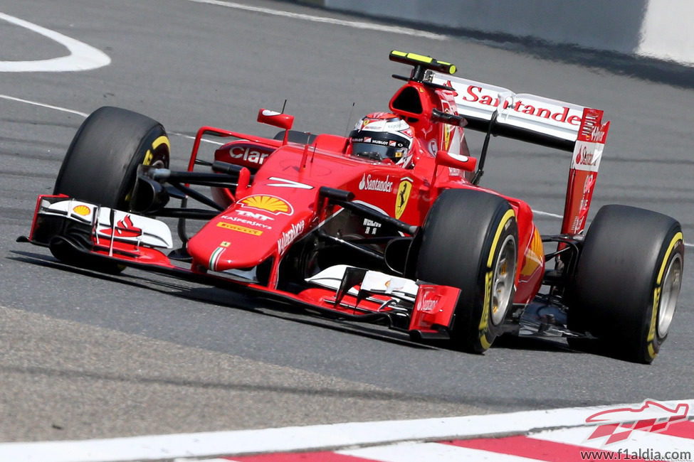 Kimi Räikkönen completa un gran arranque de carrera y acaba cuarto