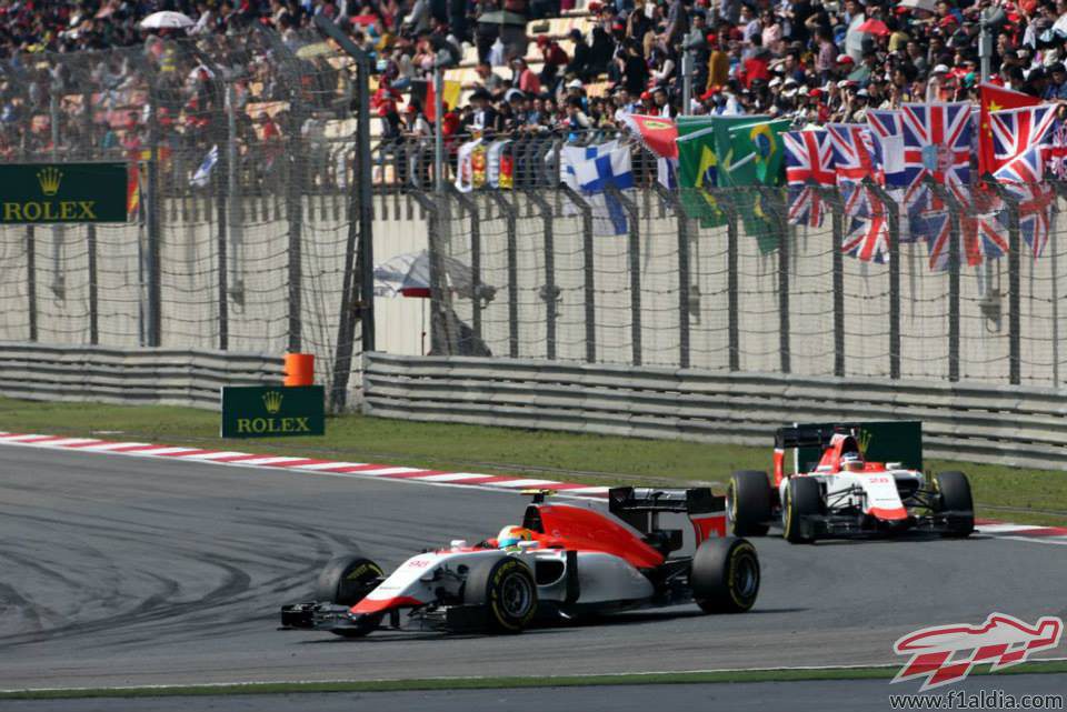 Los dos coches de Manor ruedan en el Circuito Internacional de Shanghái