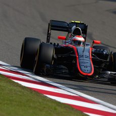 Jenson Button trata de coger ritmo con el McLaren