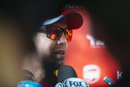 Sebastian Vettel atiende a los medios en el paddock