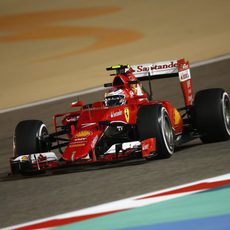 Kimi Raikkonen es el más rápido de la primera sesión