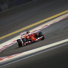Sebastian Vettel con problemas de frenos