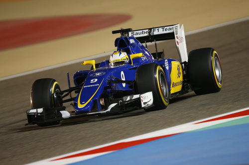 Marcus Ericsson rodando en la noche de Baréin