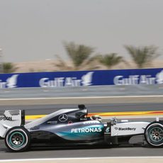 Los Mercedes usaron la primera sesión de entrenamientos libres para hacer pruebas
