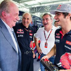 Carlos Sainz recibió la visita del rey Juan Carlos