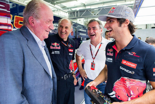 Carlos Sainz recibió la visita del rey Juan Carlos