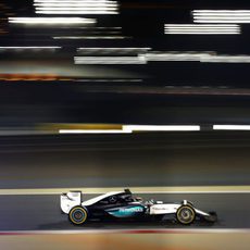 Imparable Lewis Hamilton en Baréin: pole sin discusión