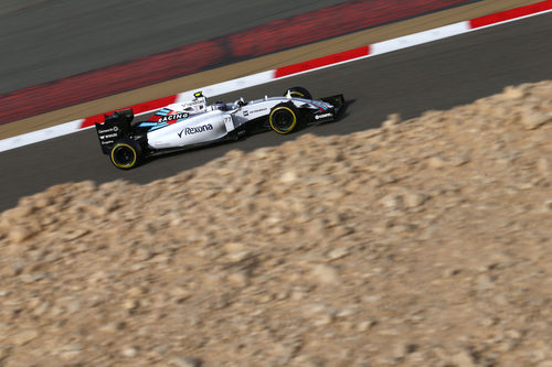 Valtteri Bottas rueda con su FW37