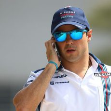 Felipe Massa atiende una llamada