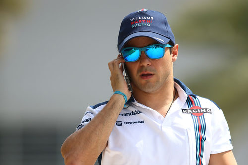 Felipe Massa atiende una llamada