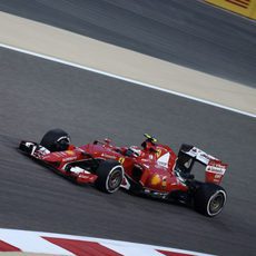 El Ferrari de Räikkönen echa chispas