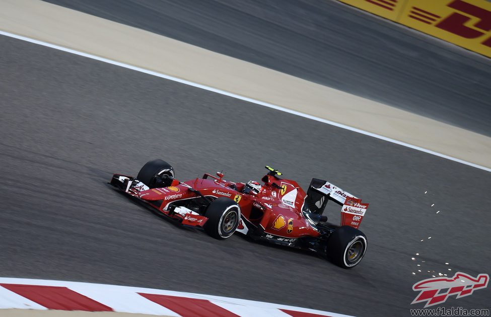 El Ferrari de Räikkönen echa chispas