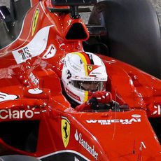 Sebastian Vettel se concentra para dar una vuelta rápida