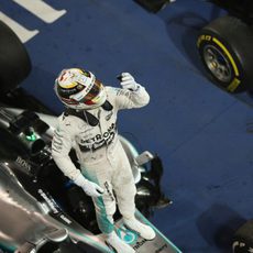 El hombre y la máquina: Hamilton sobre su W06, celebra la victoria