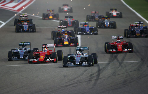 Salida del Gran Premio de Baréin 2015