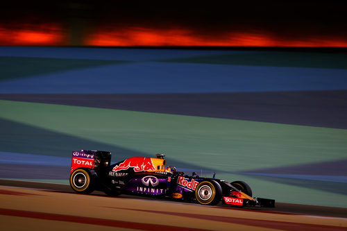 Daniel Ricciardo lidia con su RB11
