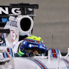 Primer plano de Felipe Massa en el FW37