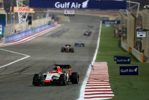 Will Stevens en la recta del circuito de Sakhir