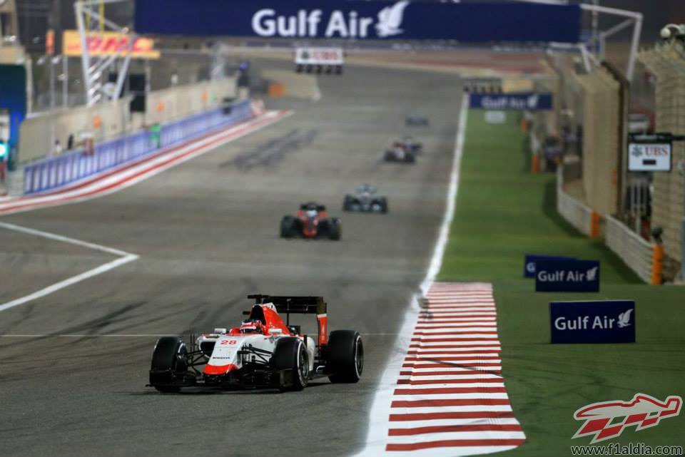 Will Stevens en la recta del circuito de Sakhir