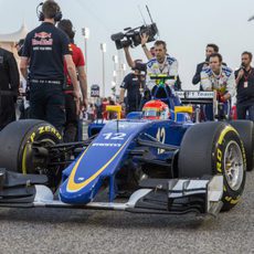 Felipe Nasr llegando a la parrilla de salida