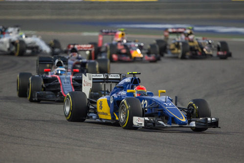 Felipe Nasr liderando el grupo que lucha por los puntos