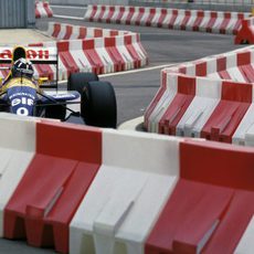 Damon Hill entra a boxes