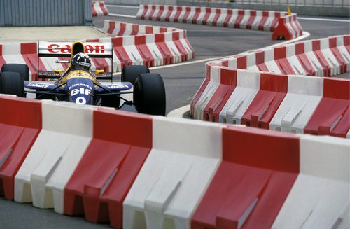 Damon Hill entra a boxes