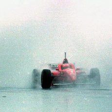 1996: Schumacher gana en el diluvio