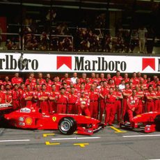Ferrari posa en pleno en Montmeló