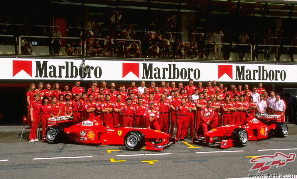 Ferrari posa en pleno en Montmeló