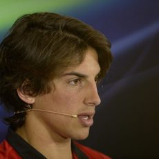 Roberto Merhi en la rueda de prensa de la FIA