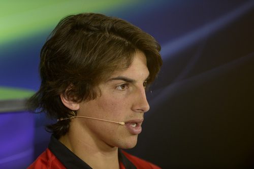 Roberto Merhi en la rueda de prensa de la FIA