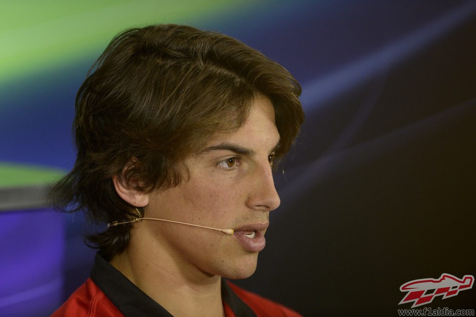 Roberto Merhi en la rueda de prensa de la FIA