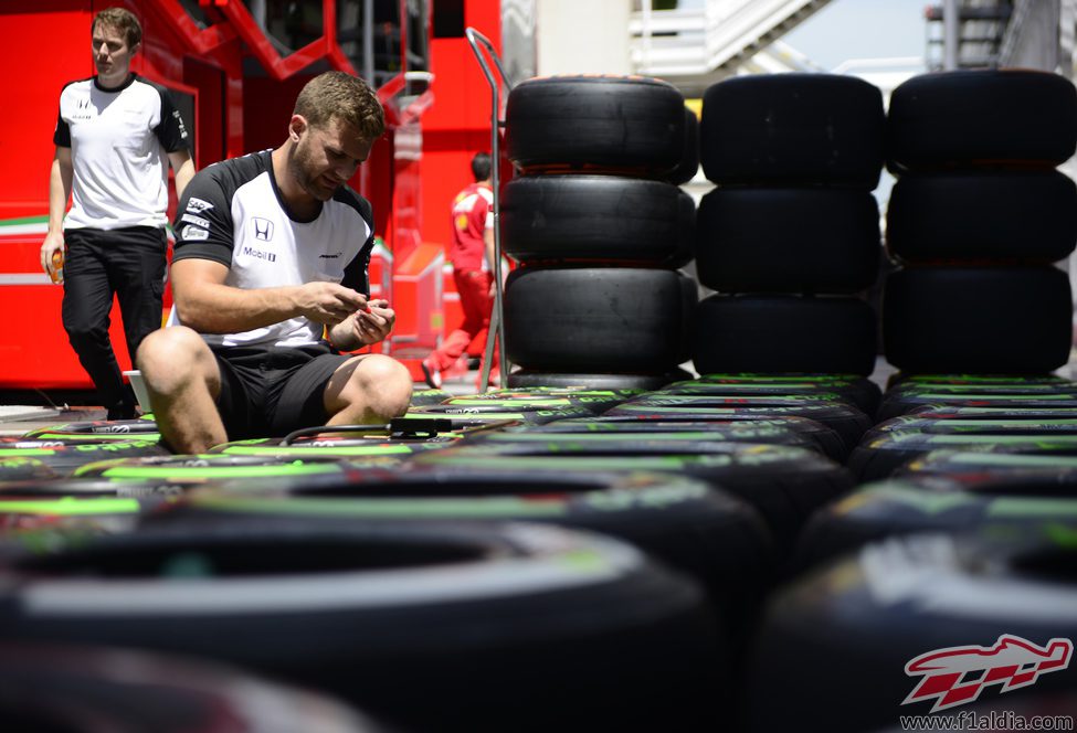 McLaren trabaja en los neumáticos suministrados por Pirelli