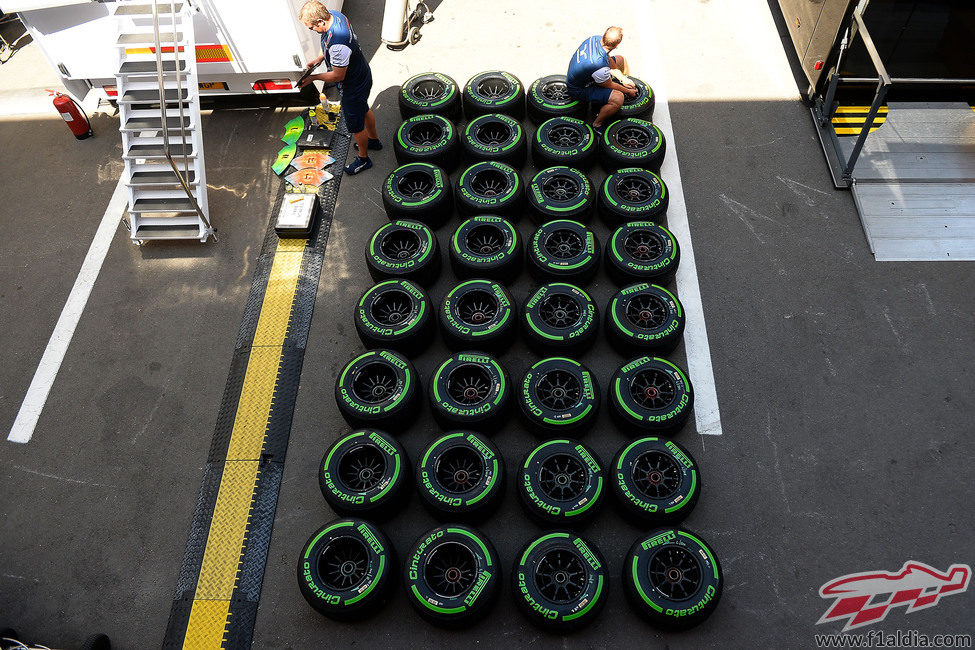 Los neumáticos intermedios también viajan al GP de España 2015