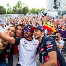 Selfie de los pilotos españoles en la Fórmula 1