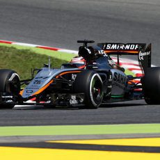 Nico Hülkenberg trazando una curva del Circuit de Barcelona-Catalunya