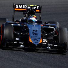 Sergio Pérez luchando con el equilibrio de su coche