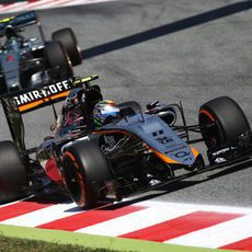 Sergio Pérez evaluando variaciones aerodinámicas