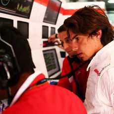 Roberto Merhi ha tenido que seguir trabajando en su coche