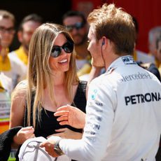 Nico Rosberg celebra la pole con su mujer