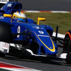 Marcus Ericsson cae en la Q1 del GP de España 2015