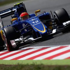 Felipe Nasr rueda con el neumático 'option'