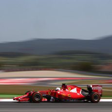 Sebastian Vettel rueda con el neumático duro