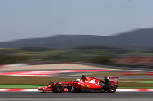 Sebastian Vettel rueda con el neumático duro