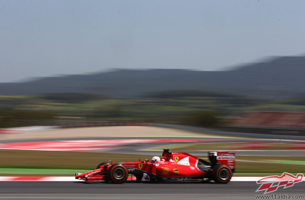 Sebastian Vettel rueda con el neumático duro