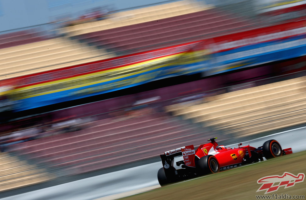 Kimi Räikkönen rueda con neumáticos duros