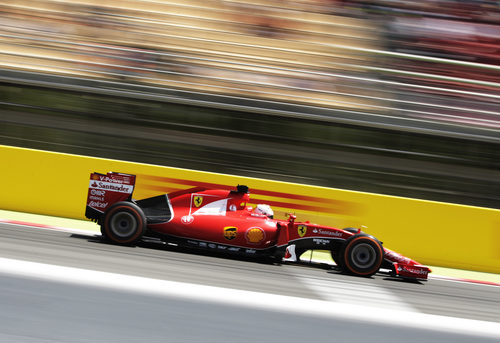 Sebastian Vettel rueda a máxima velocidad